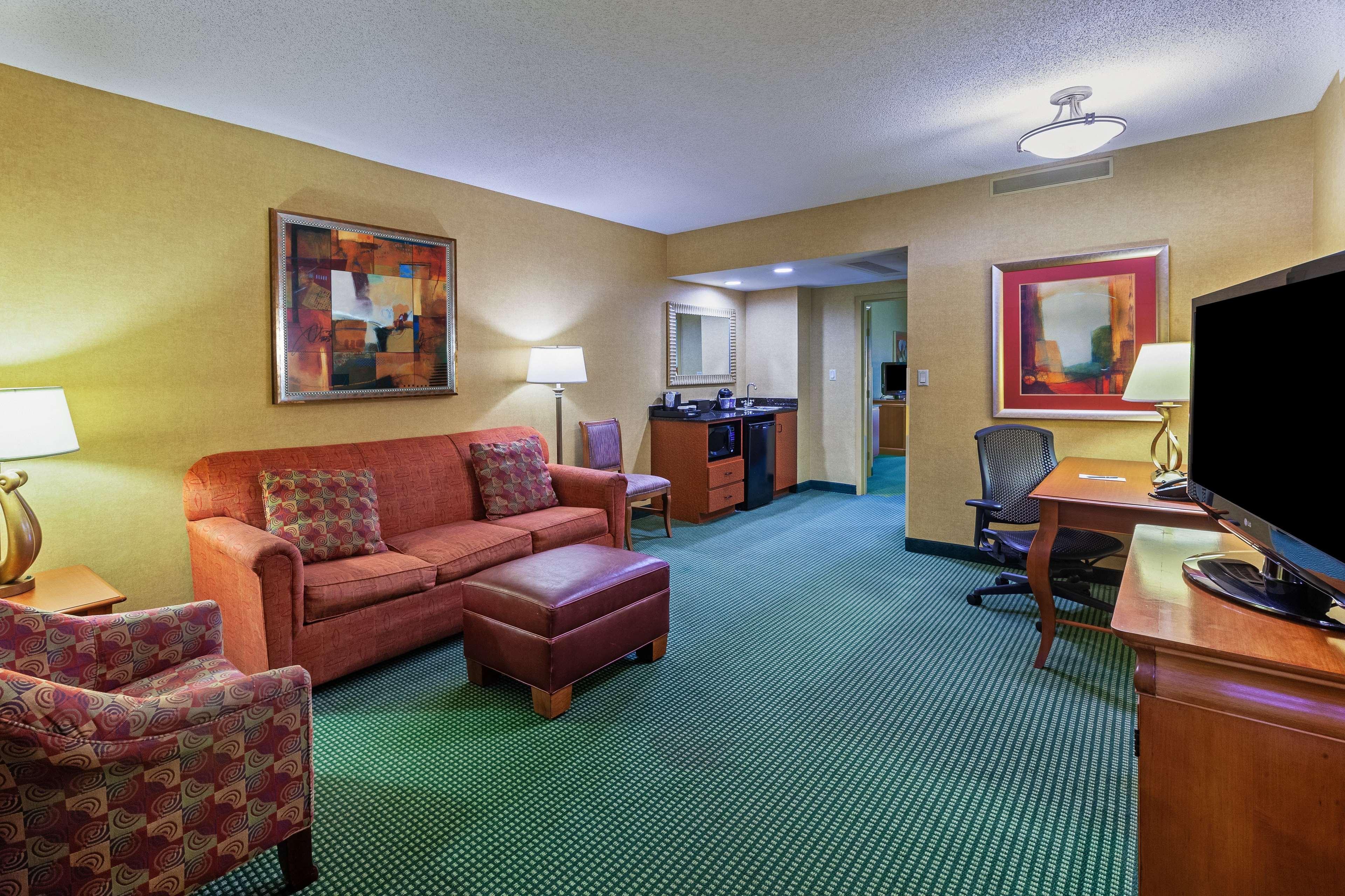 Embassy Suites By Hilton Greensboro Airport Dış mekan fotoğraf