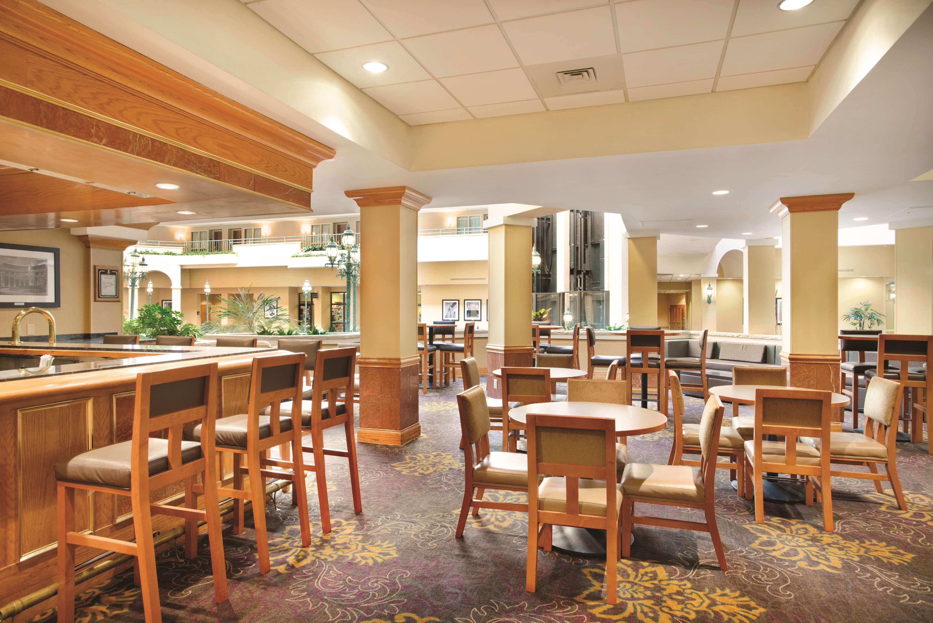 Embassy Suites By Hilton Greensboro Airport Dış mekan fotoğraf
