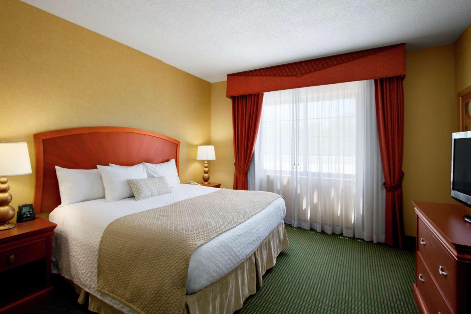 Embassy Suites By Hilton Greensboro Airport Dış mekan fotoğraf