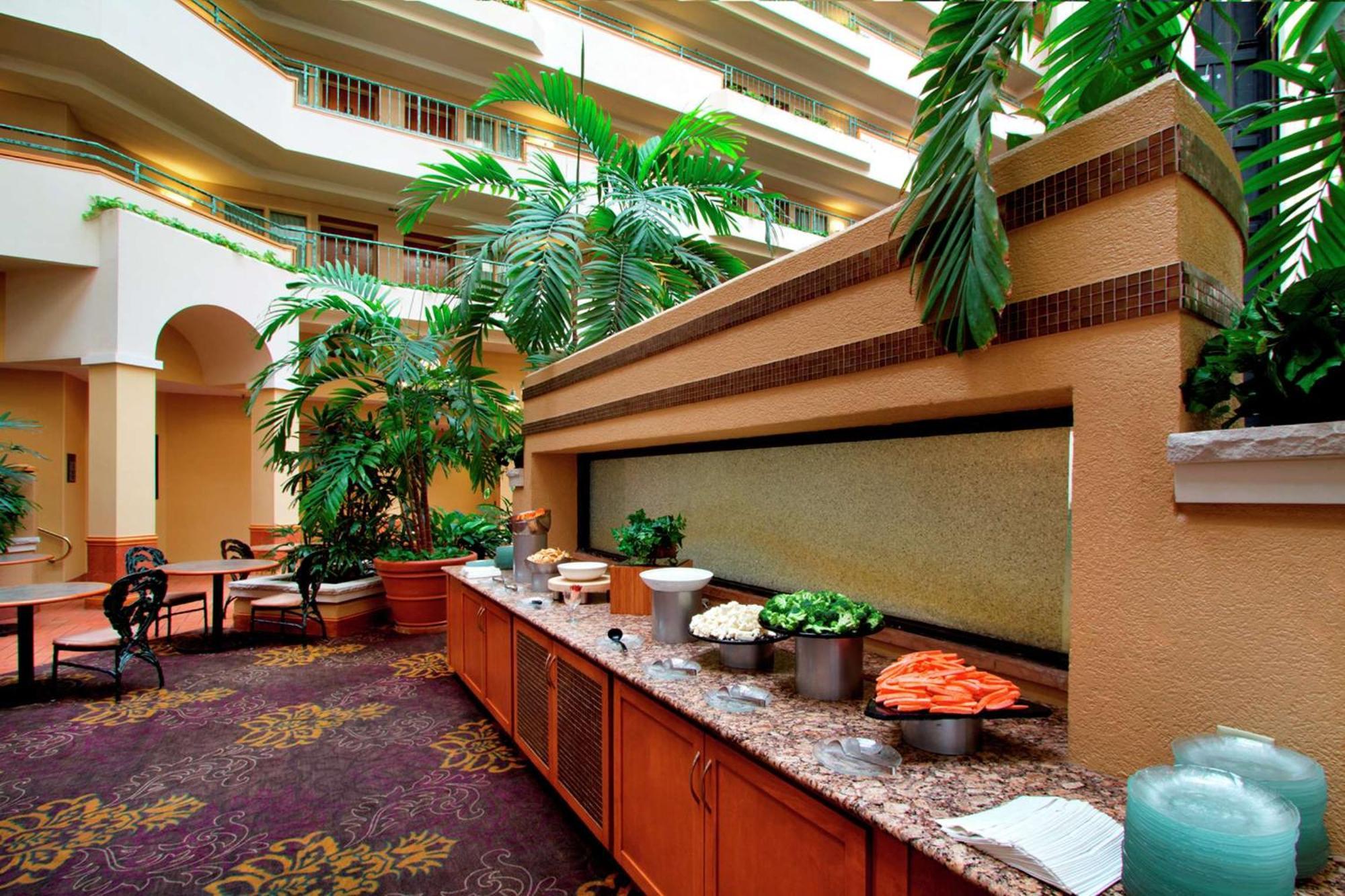 Embassy Suites By Hilton Greensboro Airport Dış mekan fotoğraf