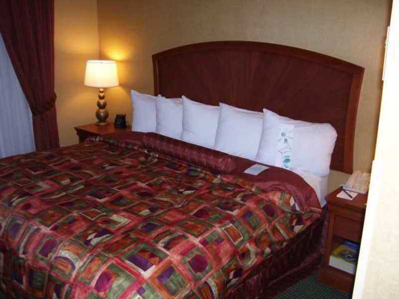 Embassy Suites By Hilton Greensboro Airport Oda fotoğraf